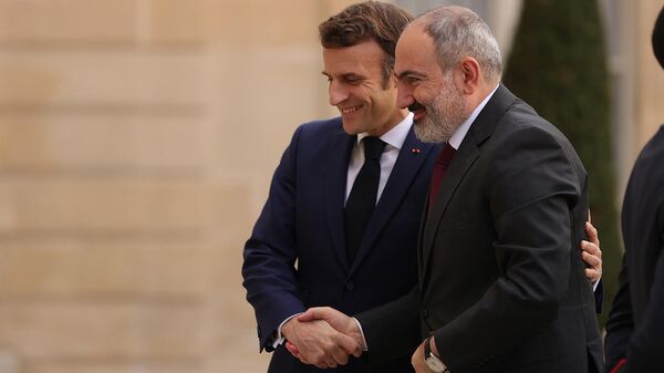 Премьер-министр Никол Пашинян встретился с президентом Франции Эммануэлем Макроном (9 марта 2022). Париж - Sputnik Армения
