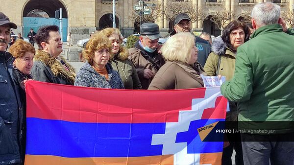 Акция протеста арцахцев на площади Республики (11 марта 2022). Еревaн - Sputnik Армения