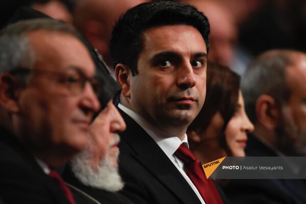 ՀՀ ԱԺ նախագահ Ալեն Սիմոնյանը մասնակցում է Վահագն Խաչատուրյանի երդմնակալության արարողությանը - Sputnik Արմենիա