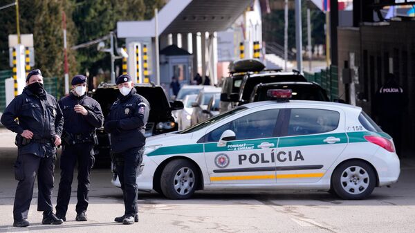 Полиция стоит на контрольно-пропускном пункте в Ублу на границе с Украиной (2 марта 2022). Словакия - Sputnik Армения