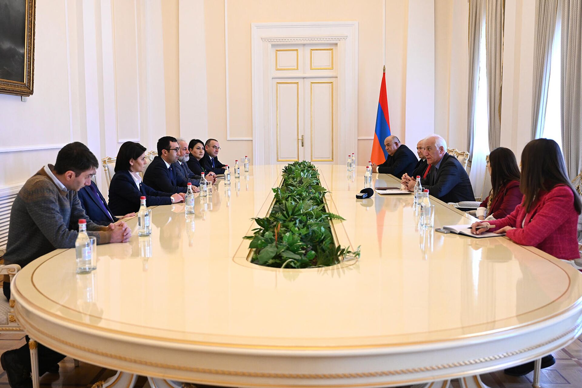 Նախագահ Վահագն Խաչատուրյանն ընդունել է Արցախի Ազգային ժողովի գիտության, կրթության, մշակույթի, երիտասարդության և սպորտի հարցերի մշտական հանձնաժողովի անդամներին (16 մարտի, 2022թ). Երևան - Sputnik Արմենիա, 1920, 16.03.2022