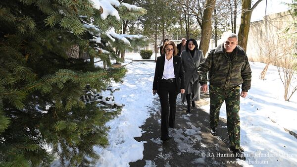 Защитница прав человека в Армении Кристина Григорян посетила уголовно-исполнительное учреждение Абовян (16 марта 2022). Абовян - Sputnik Армения