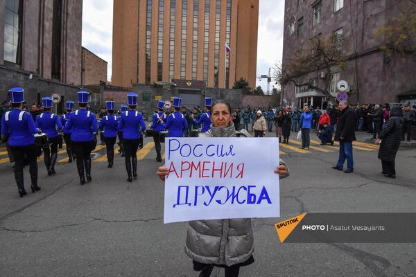 Պաստառի վրա գրված է. «Ռուսաստան–Հայաստան–բարեկամություն» - Sputnik Արմենիա