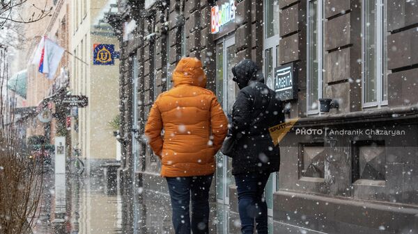 Весенний снег в Ереване - Sputnik Армения