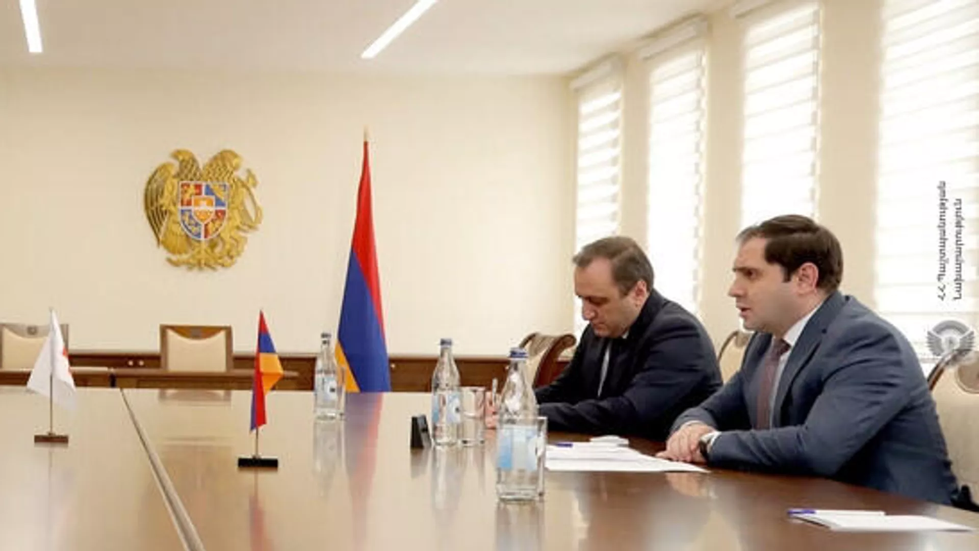 Министр обороны Сурен Папикян принял руководителя делегации Международного комитета Красного Креста в Армении Тьерри Рибо (22 марта 2022). Еревaн Министр обороны Сурен Папикян принял руководителя делегации Международного комитета Красного Креста в Армении Тьерри Рибо (22 марта 2022). Еревaн - Sputnik Армения, 1920, 21.03.2022