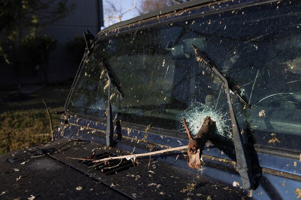 Տորնադոյի հետևանքով կոտրվել են մեքենայի ապակիները, Ռաունդ Ռոք - Sputnik Արմենիա