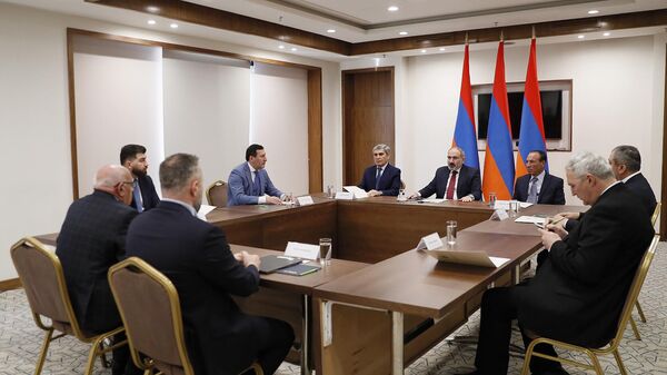 Վարչապետը կրկին հանդիպել է  արտախորհրդարանական քաղաքական ուժերի ղեկավարների հետ - Sputnik Արմենիա