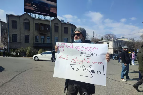 Акция протеста против повышения цен на топливо в столице Грузии (27 марта 2022). Тбилиси Акция протеста против повышения цен на топливо в столице Грузии (27 марта 2022). Тбилиси - Sputnik Армения