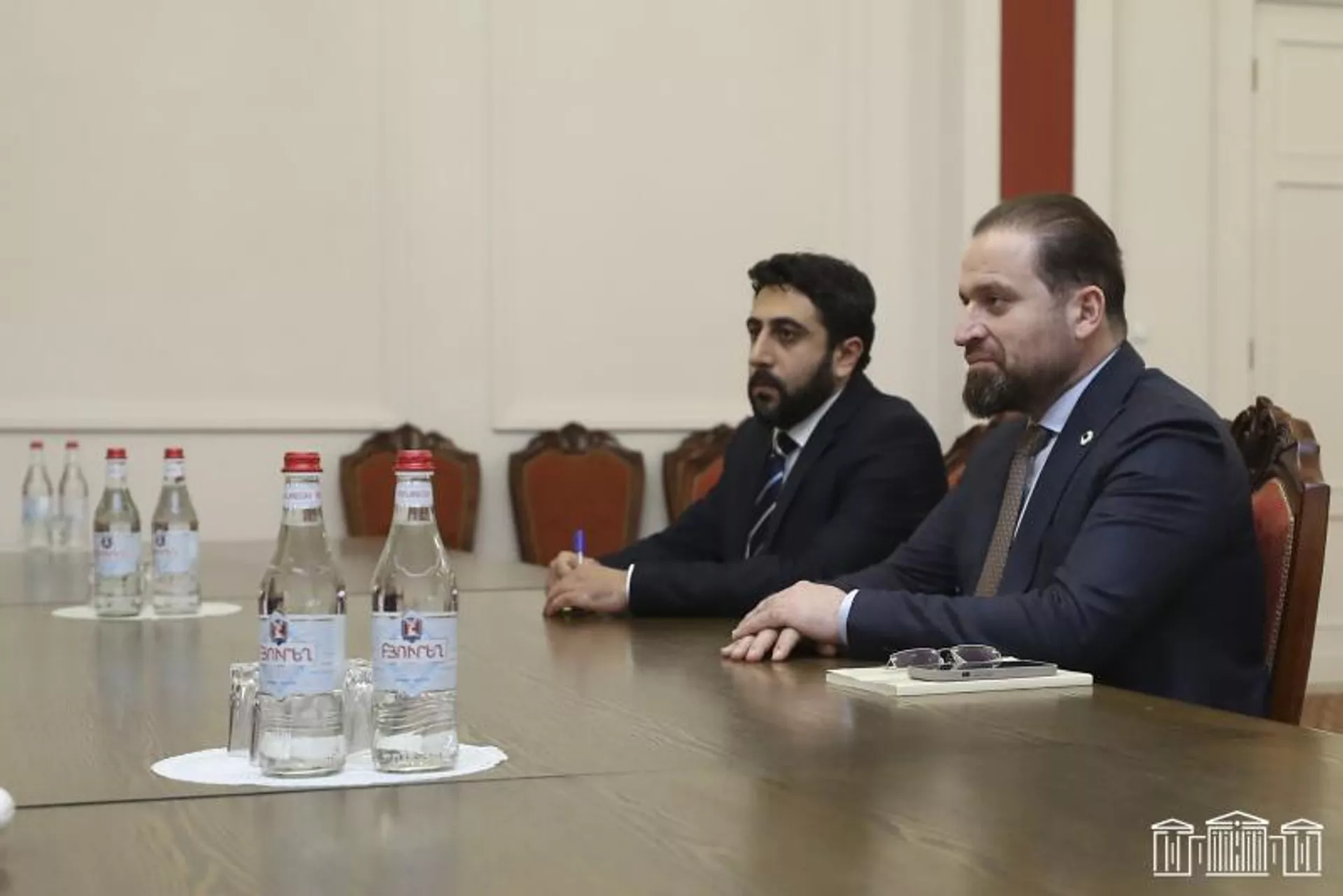 Руководитель парламентской группы дружбы Армения-Ирак Рустам Бакоян встретился с заместителем министра иностранных дел Иракского Курдистана Дабаном Шадалаем (30 марта 2022). Еревaн - Sputnik Армения, 1920, 30.03.2022