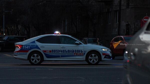 Ոստիկանության պարետային ծառայության մեքենան Սախարովի հրապարակում - Sputnik Արմենիա