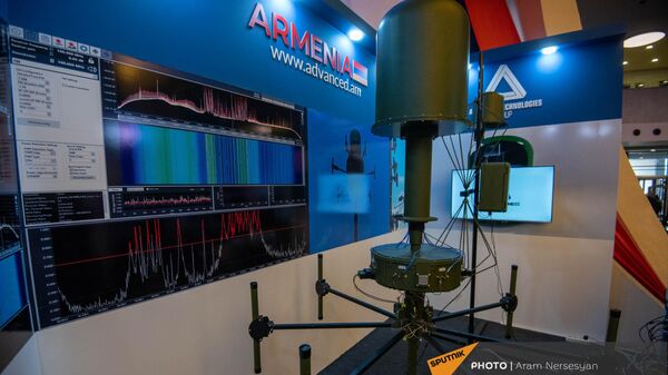 Детектор радиосигналов, созданный компанией Advanced Technologies Group на выставке оборонных технологий ArmHighTech 2022 (31 марта 2022). Еревaн - Sputnik Армения