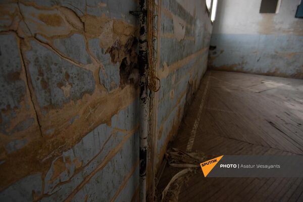 Стены спортзала школы села Абовян - Sputnik Армения