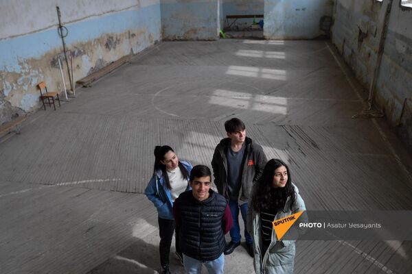 Ученики школы села Абовян Роберт, Нарек, Лилит и Нектар - Sputnik Армения