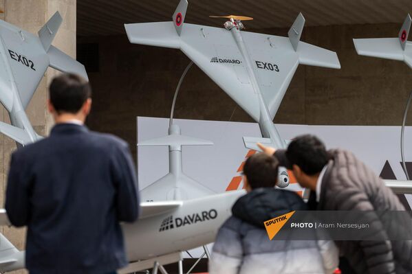Компания Davaro представила на выставке сразу несколько моделей беспилотников. - Sputnik Армения