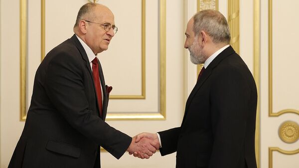 Վարչապետ Նիկոլ Փաշինյանն ընդունել է ԵԱՀԿ գործող նախագահ, Լեհաստանի արտգործնախարար Զբիգնև Ռաուի գլխավորած պատվիրակությանը (1 ապրիլի, 2022)․ Երևան - Sputnik Արմենիա