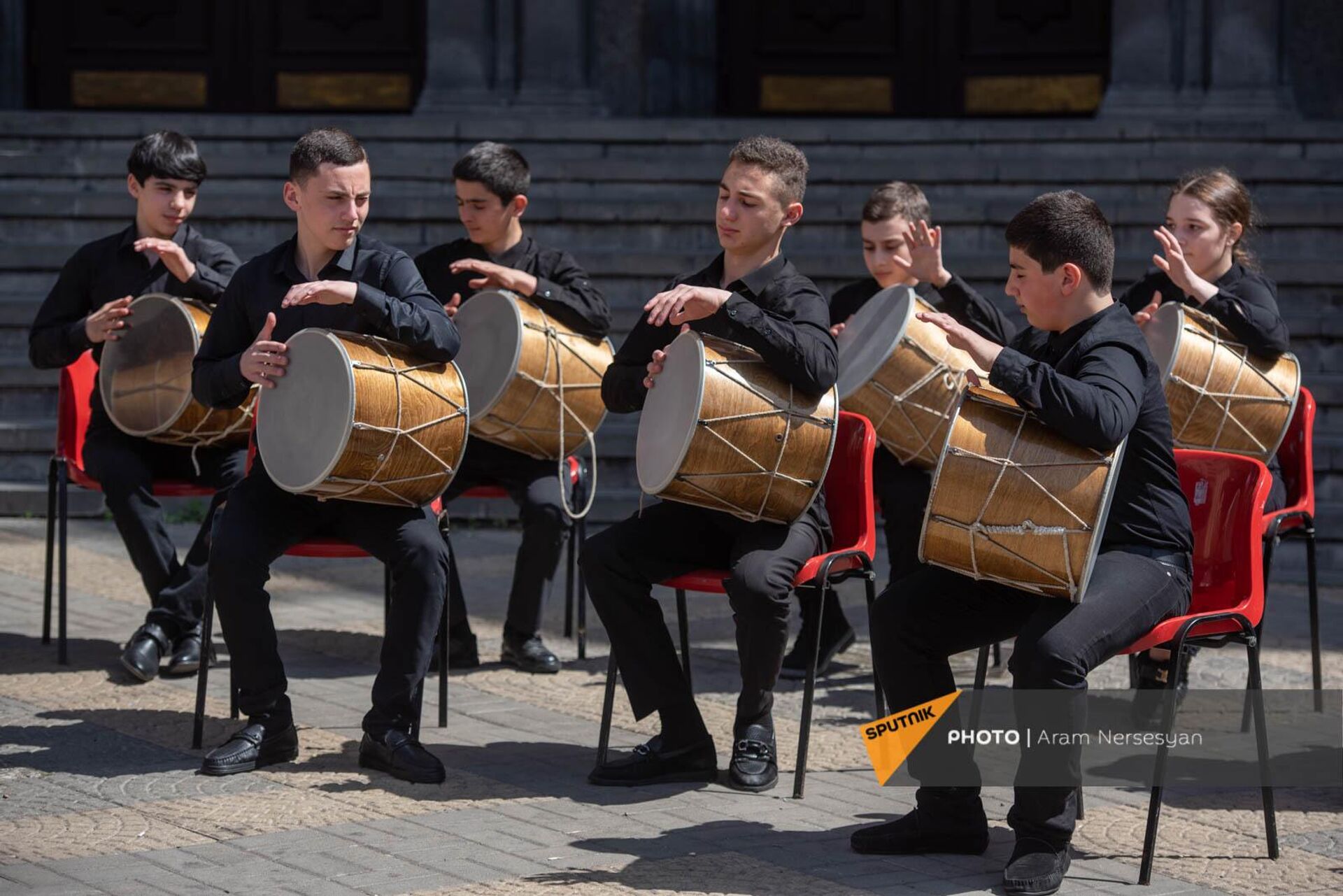 Юные музыканты на мероприятии в связи с Международным днем противоминной деятельности (4 апреля 2022). Еревaн - Sputnik Արմենիա, 1920, 04.04.2022