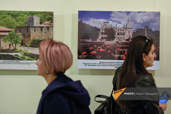 Открытие фотовыставки &quot;Крымская весна, всегда вместе&quot;, посвященная 8-й годовщине единства Крыма и России (6 апреля 2022). Еревaн - Sputnik Армения