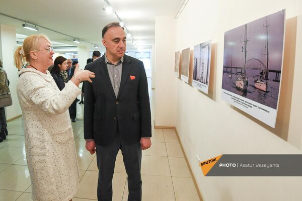 Открытие фотовыставки &quot;Крымская весна, всегда вместе&quot;, посвященная 8-й годовщине единства Крыма и России (6 апреля 2022). Еревaн - Sputnik Армения