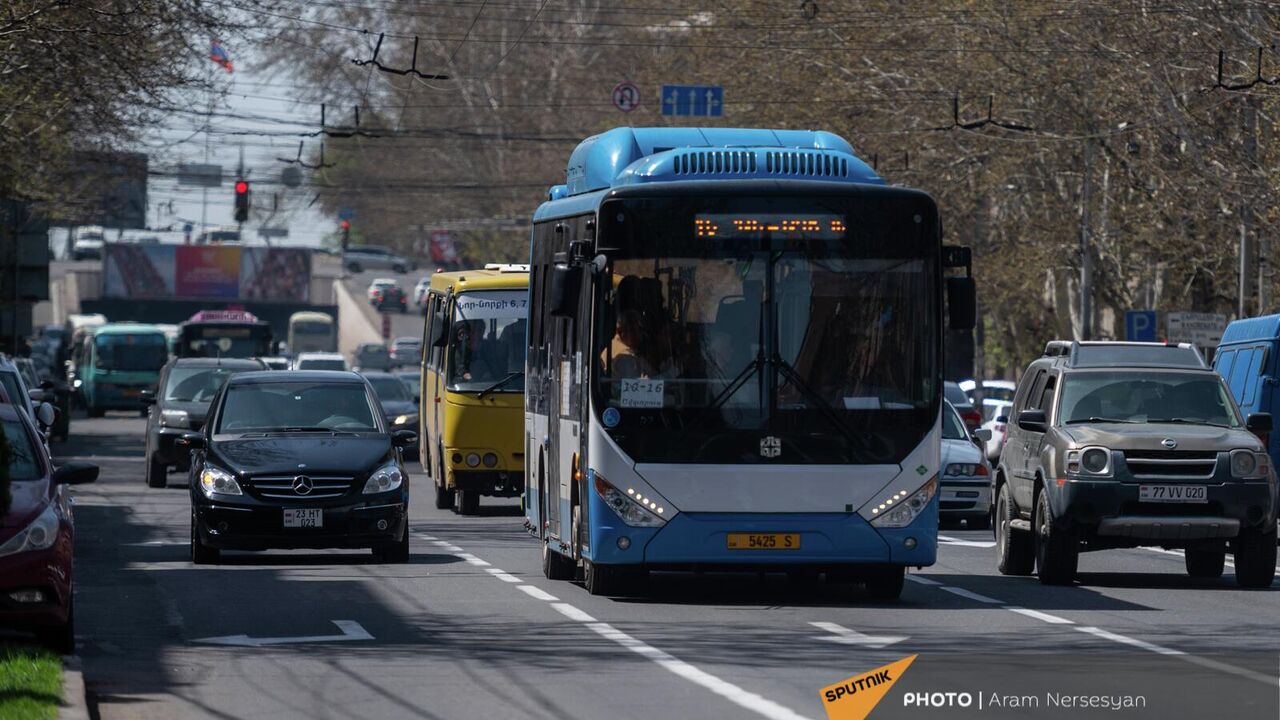 Десять водителей автобусов отправились из Еревана в Германию на  переподготовку - 05.12.2022, Sputnik Армения