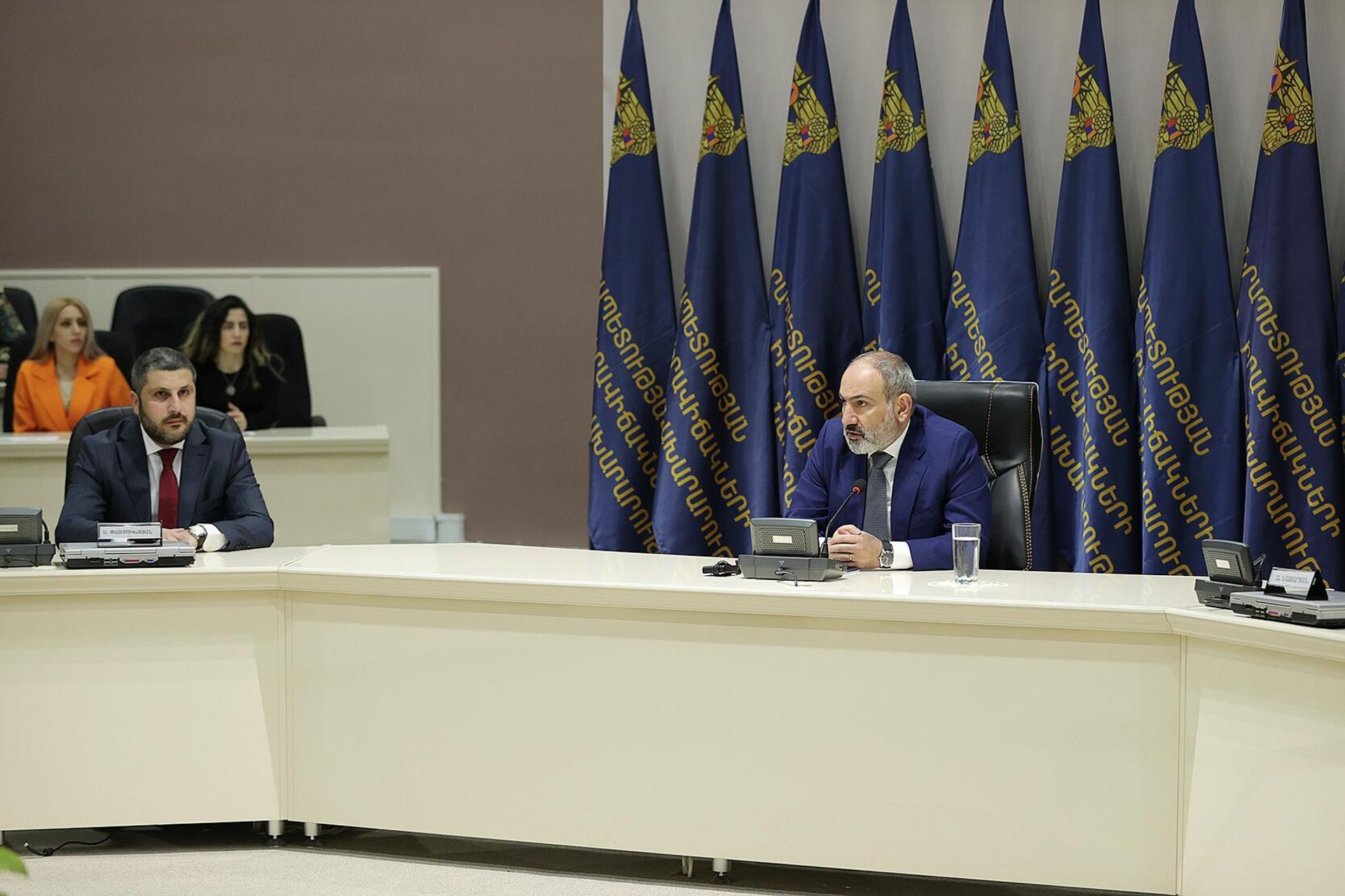 Премьер-министр Никол Пашинян представил коллективу МЧС новоназначенного министра Армена Памбухчяна (12 апреля 2022). Еревaн - Sputnik Армения, 1920, 12.04.2022