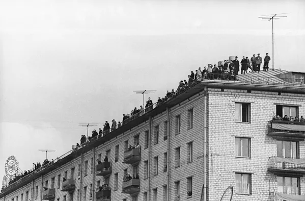 Торжественная встреча в Москве первого в мире космонавта Юрия Гагарина, успешно завершившего космический полет на корабле "Восток-1" Торжественная встреча в Москве первого в мире космонавта Юрия Гагарина, успешно завершившего космический полет на корабле "Восток-1" - Sputnik Армения