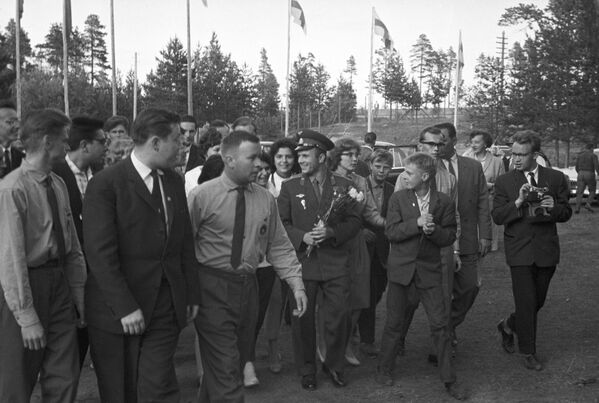Юрий Гагарин на празднике советско-финляндской дружбы в Финляндии - Sputnik Армения
