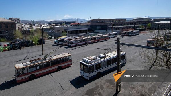 Троллейбусы в депо Ереванского электротранспорта  - Sputnik Армения