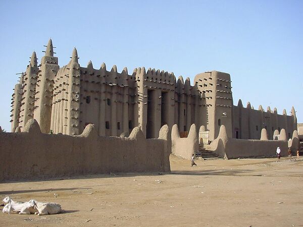 Великая мечеть Дженне в одном из древнейших городов в Африке.Помимо того, что мечеть является центром общины Дженны в Мали, она также является одной из самых известных достопримечательностей Африки. - Sputnik Армения