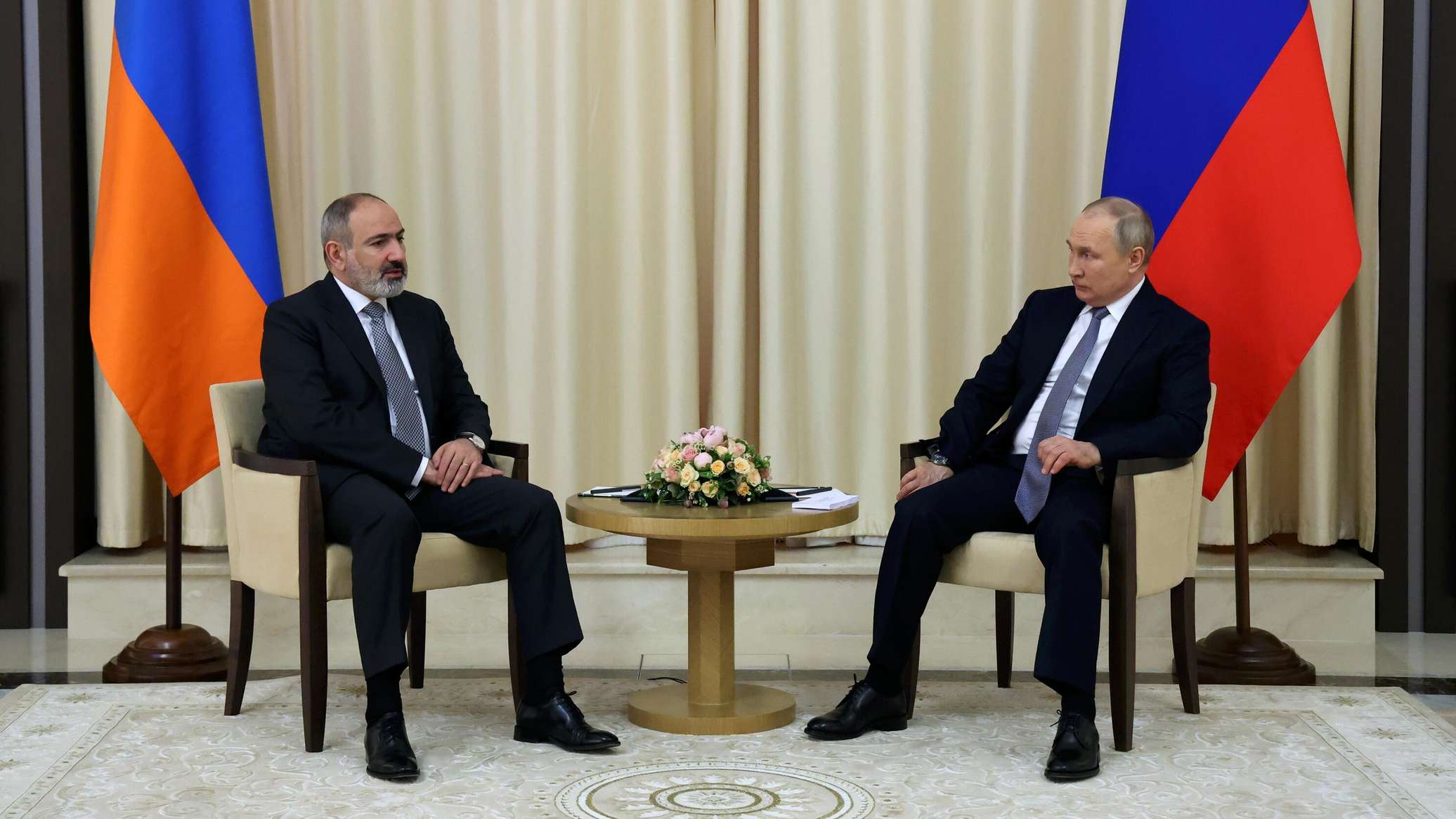 Пашинян обсудил с Путиным экспорт товаров и референдум по ЕС