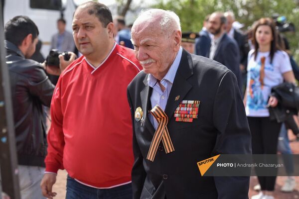 Ветераны на мероприятии &quot;Сад памяти&quot; в Парке Победы  - Sputnik Армения