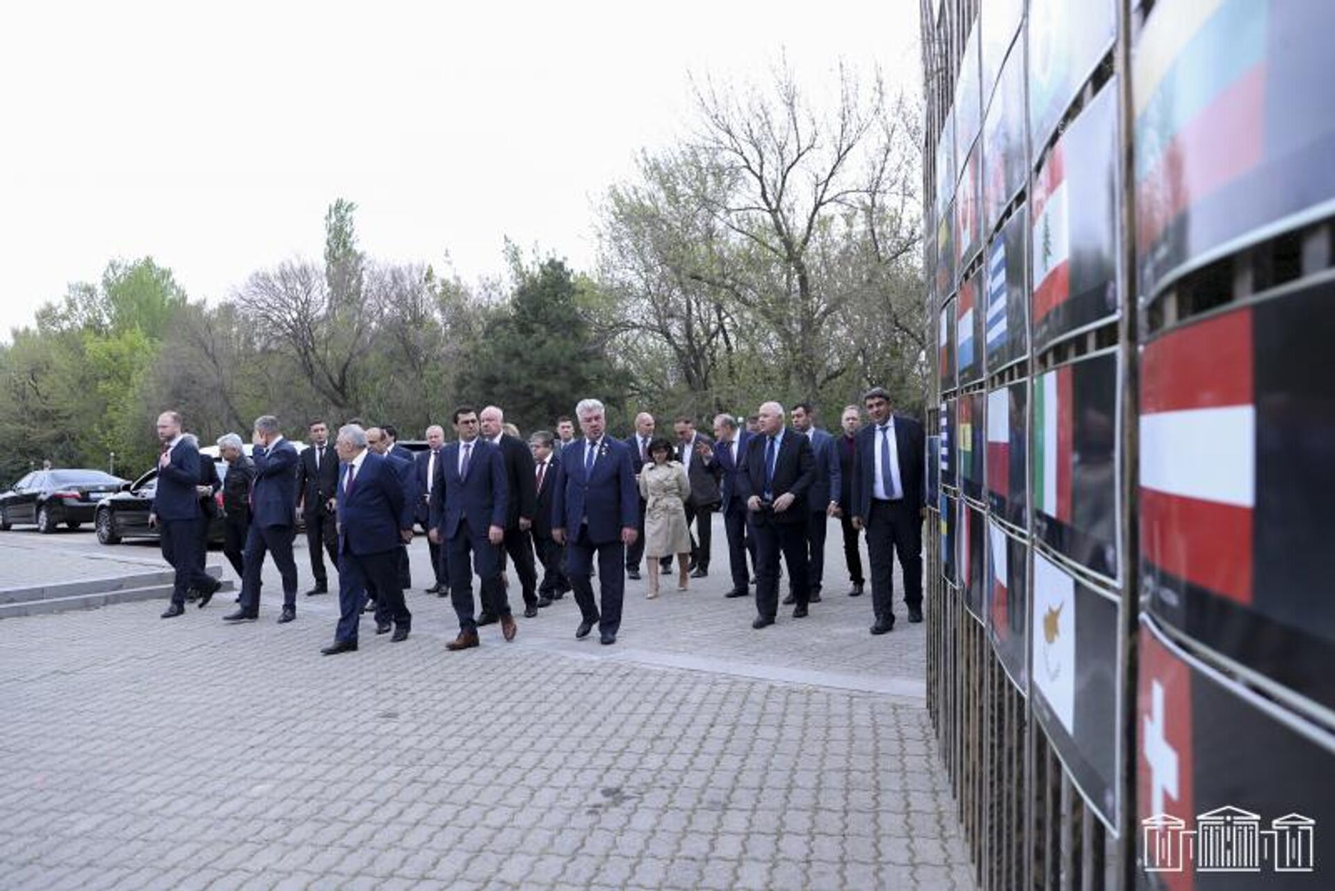 Члены межпарламентской комиссии по сотрудничеству между НС РА и ФС РФ посетили мемориальный комплекс Цицернакаберд (23 апреля 2022). Ереван - Sputnik Армения, 1920, 23.04.2022