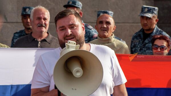 Միկա Բադալյանը բողոքի ակցիային - Sputnik Արմենիա