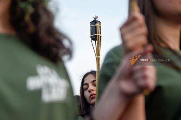 Представительницы молодежного крыла АРФ &quot;Дашнакцутюн&quot; - организатора факельного шествия - Sputnik Армения