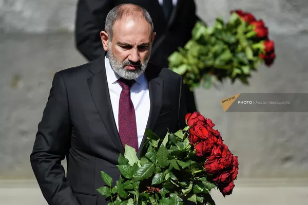Премьер-министр Никол Пашинян во время возложения цветов к Мемориалу Геноцида армян (24 апреля 2022). Ереван Премьер-министр Никол Пашинян во время возложения цветов к Мемориалу Геноцида армян (24 апреля 2022). Ереван - Sputnik Армения