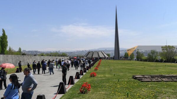 Мемориальный комплекс Цицернакаберд в день памяти 107-й годовщины Геноцида армян (24 апреля 2022). Еревaн - Sputnik Армения