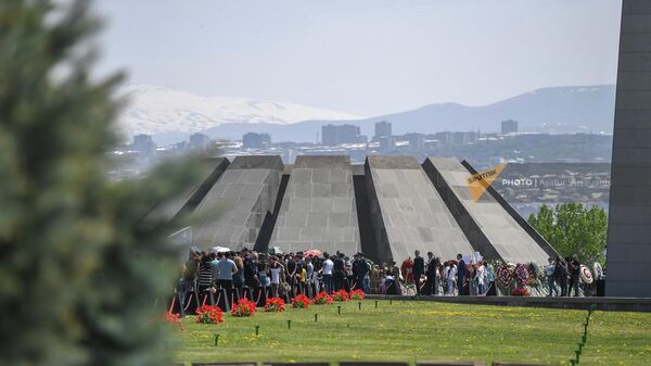 Мемориальный комплекс Цицернакаберд в день памяти 107-й годовщины Геноцида армян (24 апреля 2022). Еревaн - Sputnik Армения