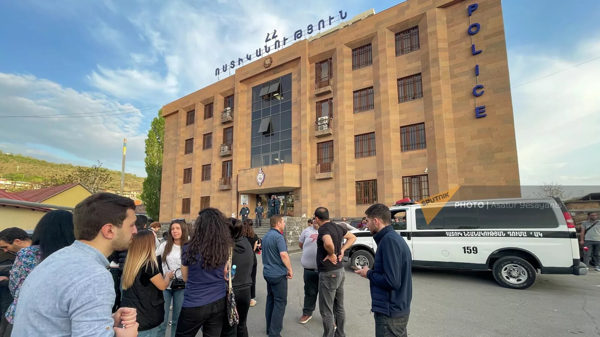 Ситуация у здания полиции административного района Кентрон (25 апреля 2022). Еревaн Ситуация у здания полиции административного района Кентрон (25 апреля 2022). Еревaн - Sputnik Армения, 1920, 25.04.2022