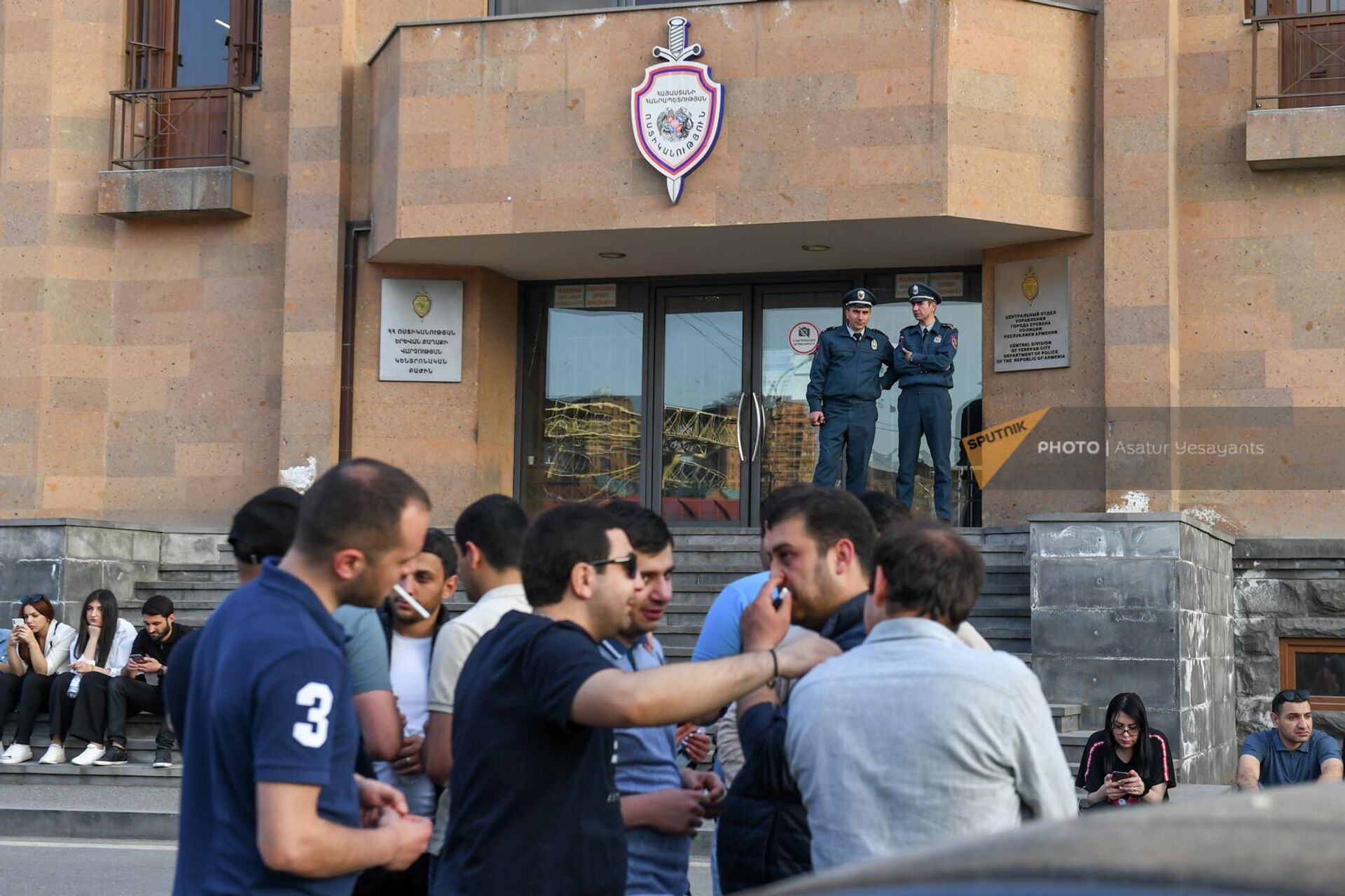 Ситуация у здания полиции административного района Кентрон (25 апреля 2022). Еревaн - Sputnik Армения, 1920, 25.04.2022