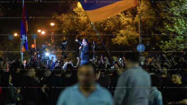 Իշխան Սաղաթելյանը դիմում է «Զարթնիր, լաո» իրազեկման քայլերթի մասնակիցներին (25 ապրիլի, 2022թ). Երևան - Sputnik Արմենիա