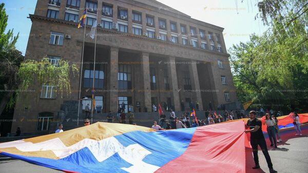 «Միացեք». երիտասարդները Երևանի բուհերում իրազեկման ակցիաներ են անցկացնում (26 ապրիլի, 2022թ). Երևան - Sputnik Արմենիա