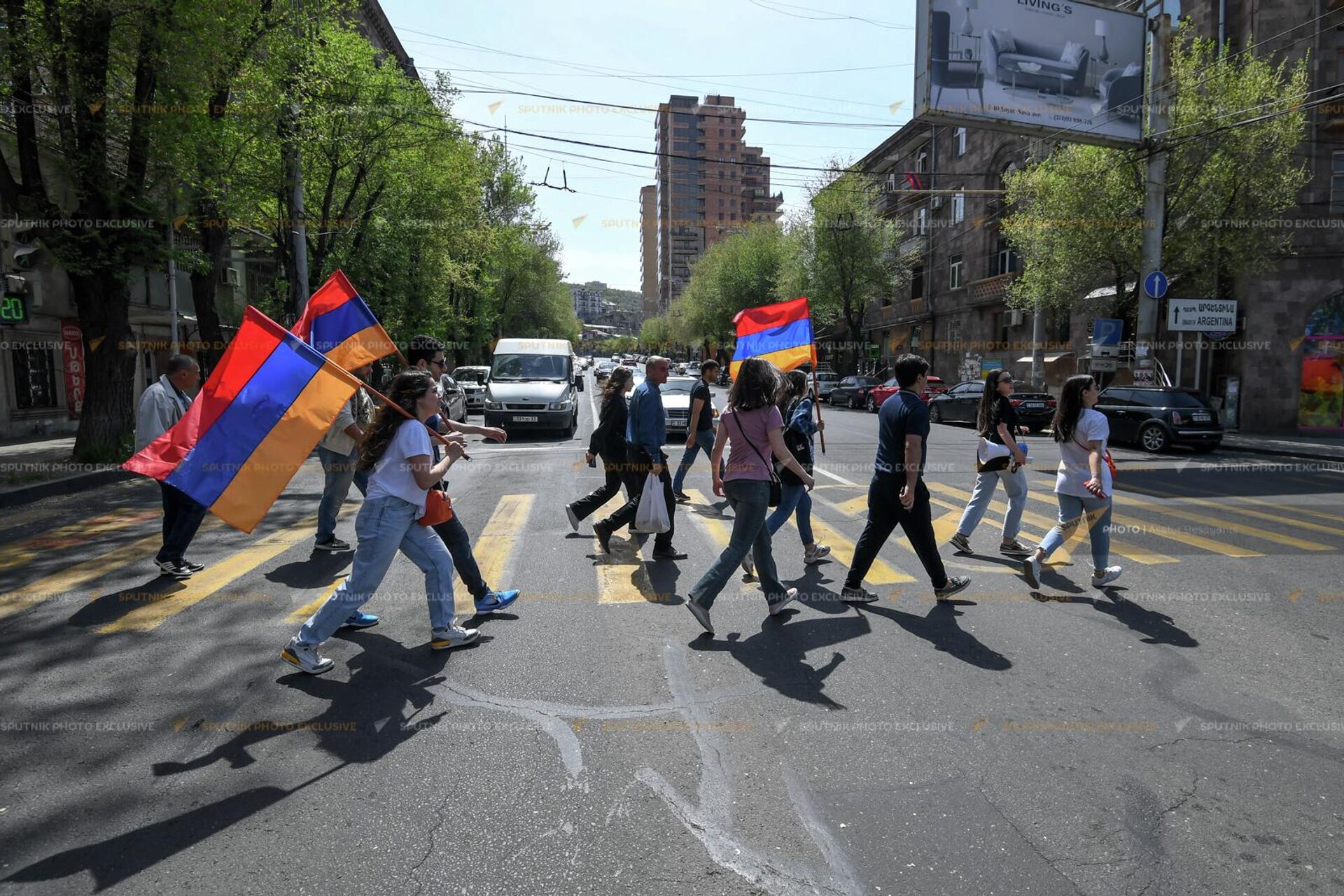 Присоединяйтесь. молодые люди проводят в ереванских вузах акции по информированию (26 апреля 2022). Ереван - Sputnik Армения, 1920, 26.04.2022