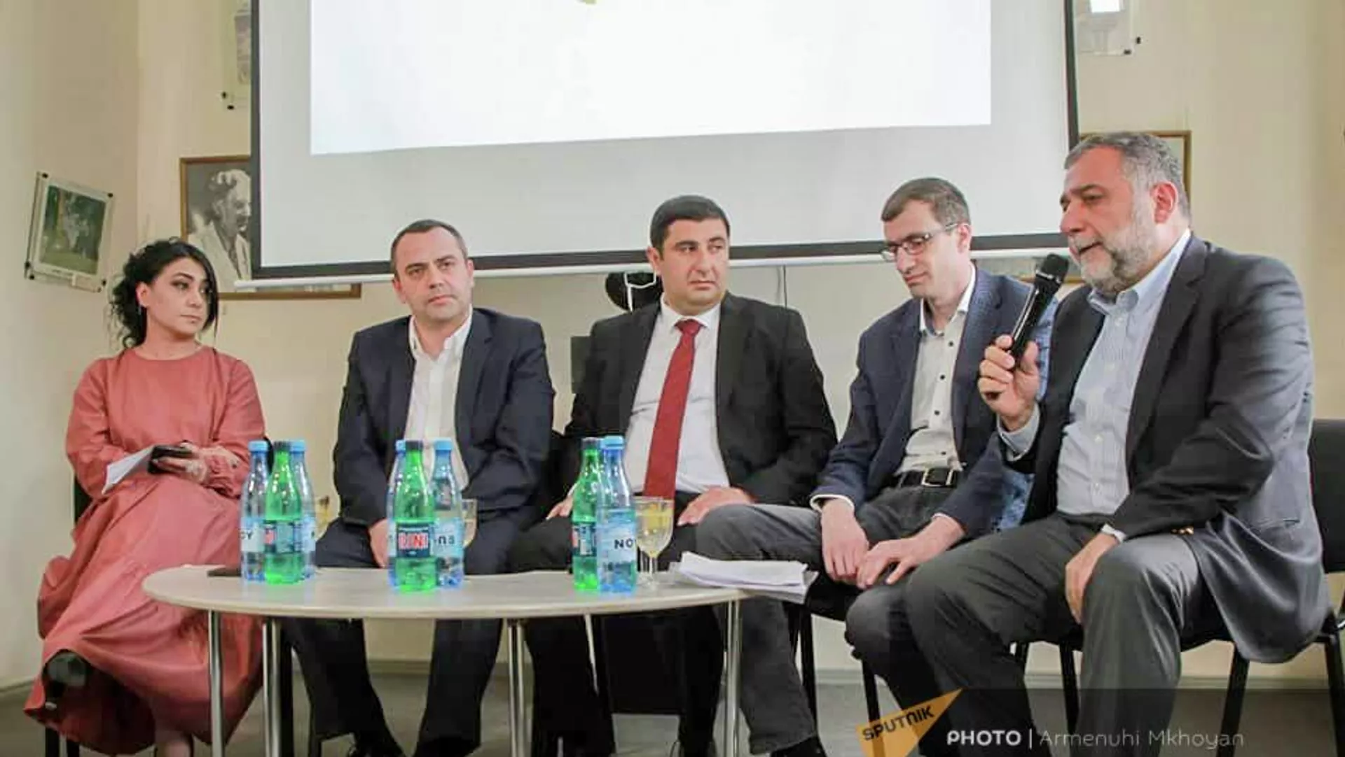 Пресс-конференция на тему конкурса Мастер Армении (26 апреля 2022). Гюмри Пресс-конференция на тему конкурса Мастер Армении (26 апреля 2022). Гюмри - Sputnik Армения, 1920, 26.04.2022