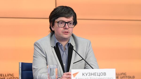 Տնտեսական գիտությունների դոկտոր Ալեքսեյ Կուզնեցովը «Ուկրաինական ճգնաժամը միջազգային հարաբերությունների համատեքստում» տեսակամուրջի ժամաակ (27 ապրիլի, 2022թ). Մոսկվա - Sputnik Արմենիա