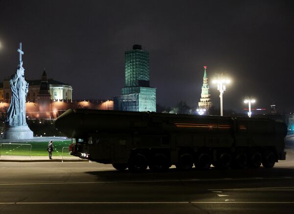 «Յարս» ինքնագնաց արձակման կայանքը Բորովիցկայա հրապարակում - Sputnik Արմենիա