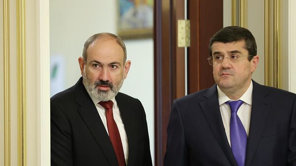 Правительство РА во главе с премьер-министром Армении Николом Пашиняном и президентом Карабаха Араиком Арутюняном провели совещание (29 апреля 2022). Еревaн - Sputnik Армения
