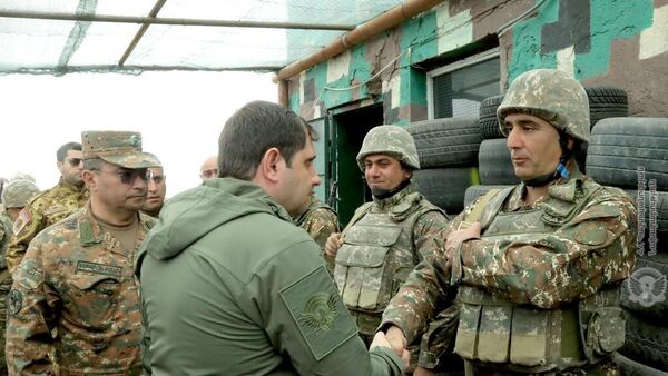 Министр обороны Сурен Папикян посетил боевые позиции - Sputnik Армения