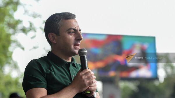Выступление Ишхана Сагателяна на оппозиционном митинге на площади Франции (1 мая 2022). Еревaн - Sputnik Армения