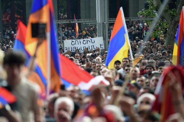 Плакат с надписью &quot;Шуши - Армянский&quot; - Sputnik Армения