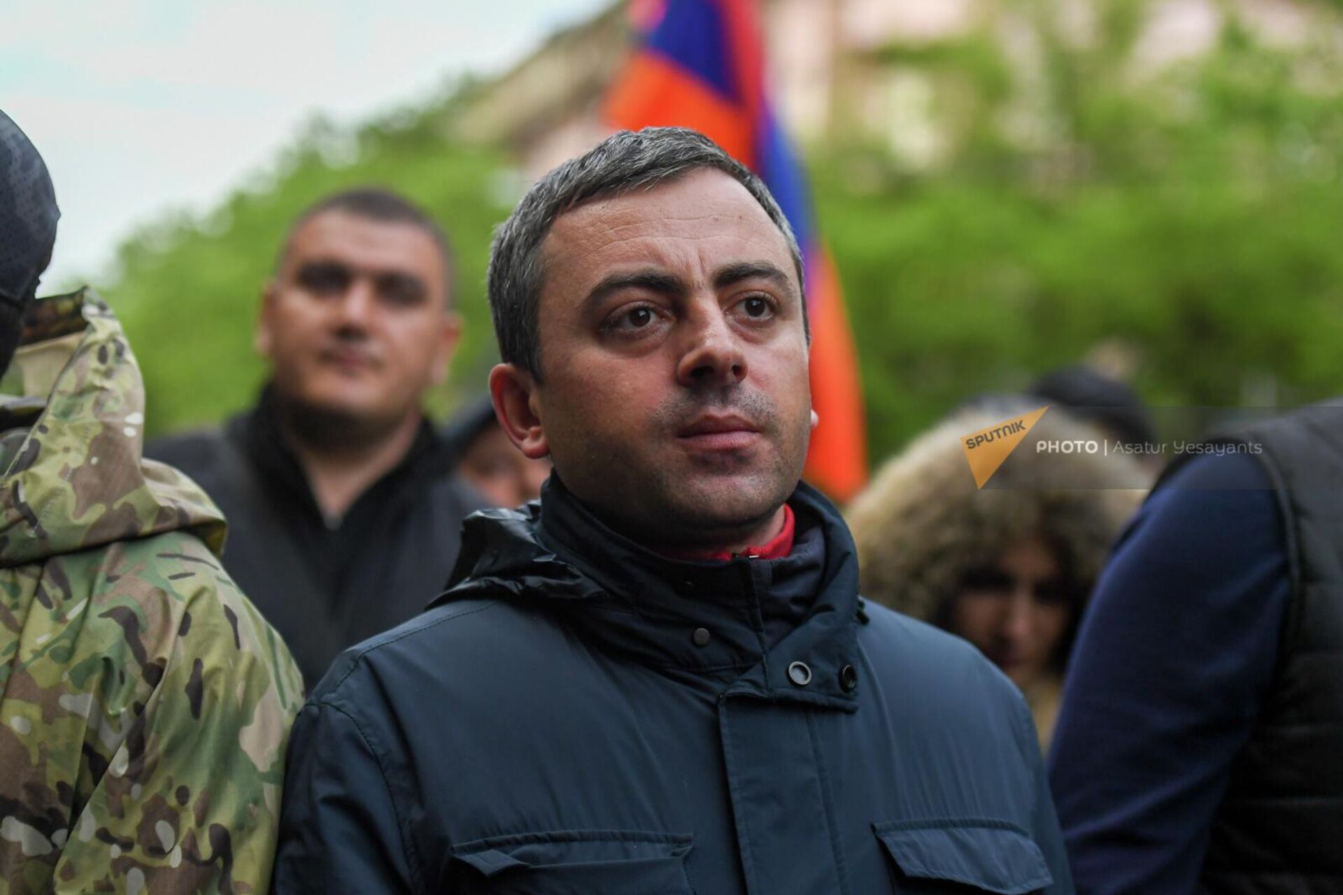 Ишхан сагателян во время шествия оппозиции после митинга на площади Франции (2 мая 2022). Еревaн - Sputnik Армения, 1920, 03.05.2022