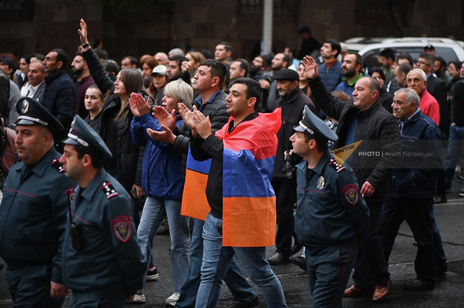 Шествие оппозиции после митинга на площади Франции (2 мая 2022). Еревaн - Sputnik Армения, 1920, 02.05.2022
